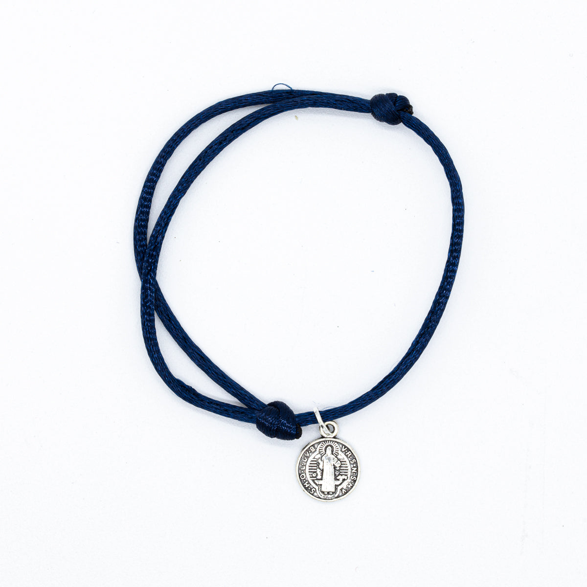 Pulsera San Benito con hilo de colores variados