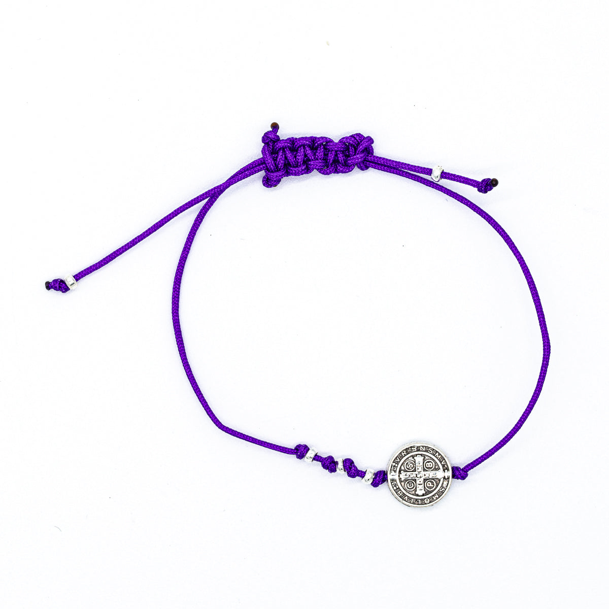 Pulsera San Benito con hilo de colores variados