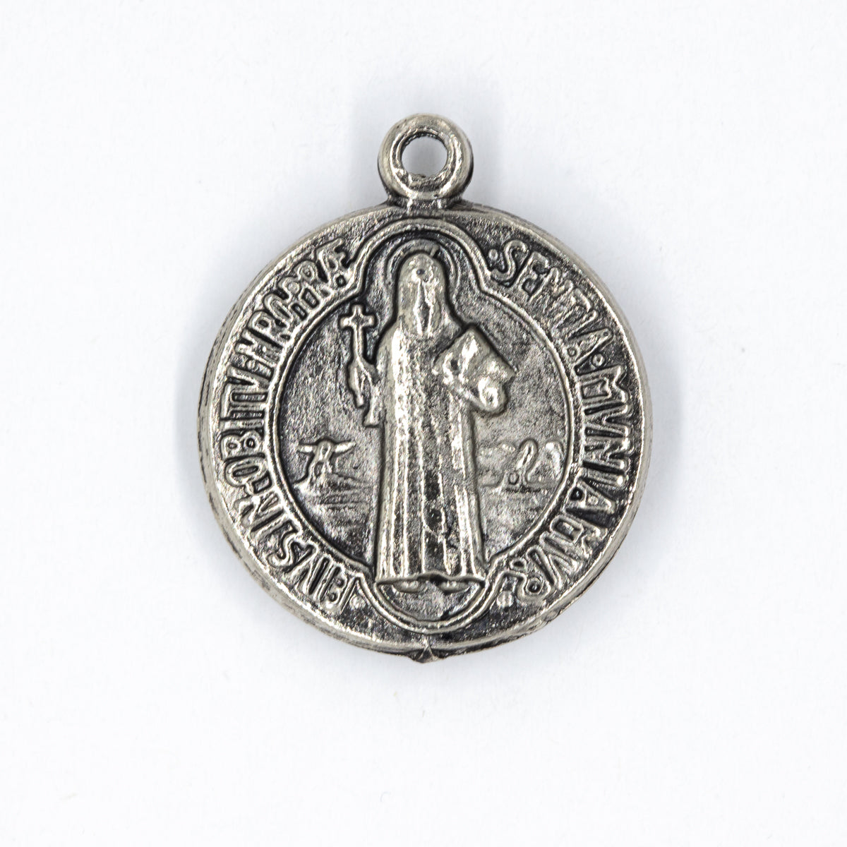 Medalla con imagen de San Benito y cruz de San Benito