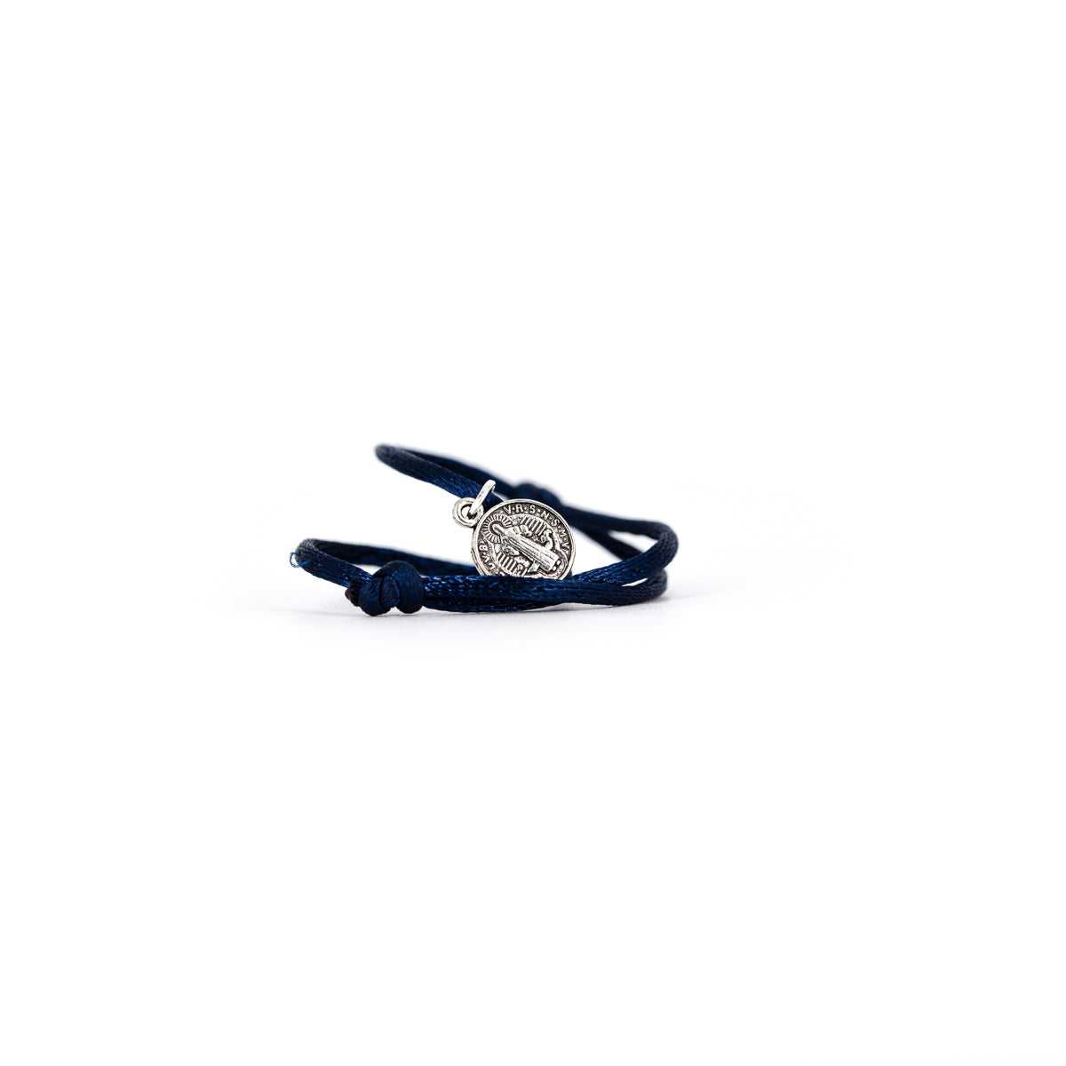 Pulsera San Benito con hilo de colores variados