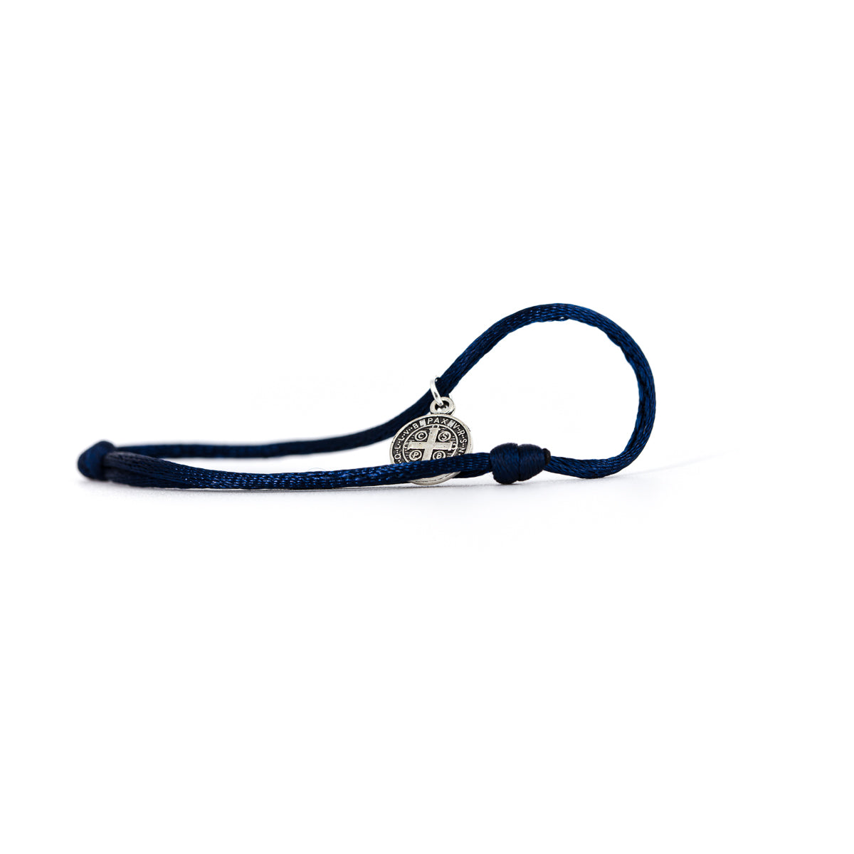 Pulsera San Benito con hilo de colores variados