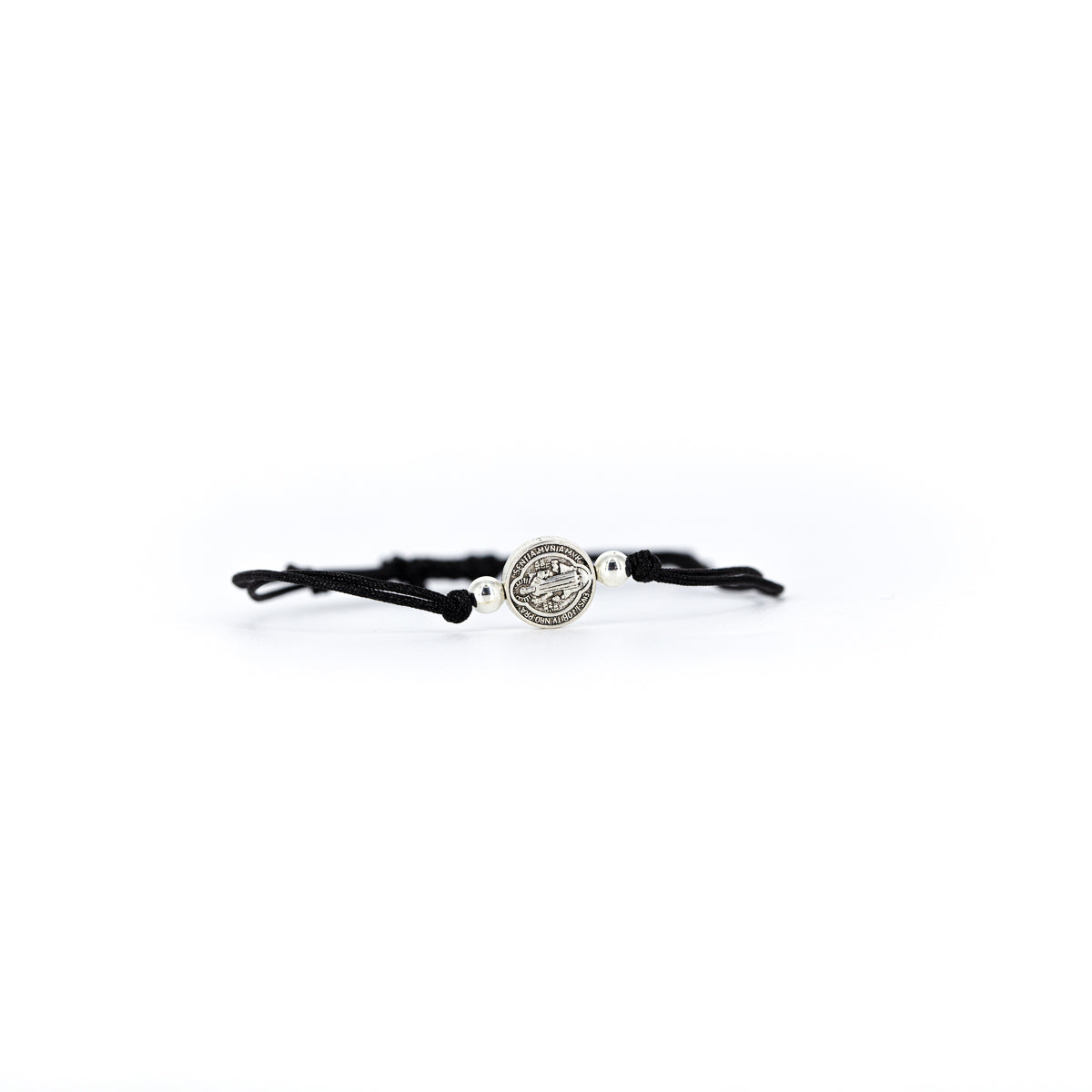 Pulsera San Benito con hilo de colores variados