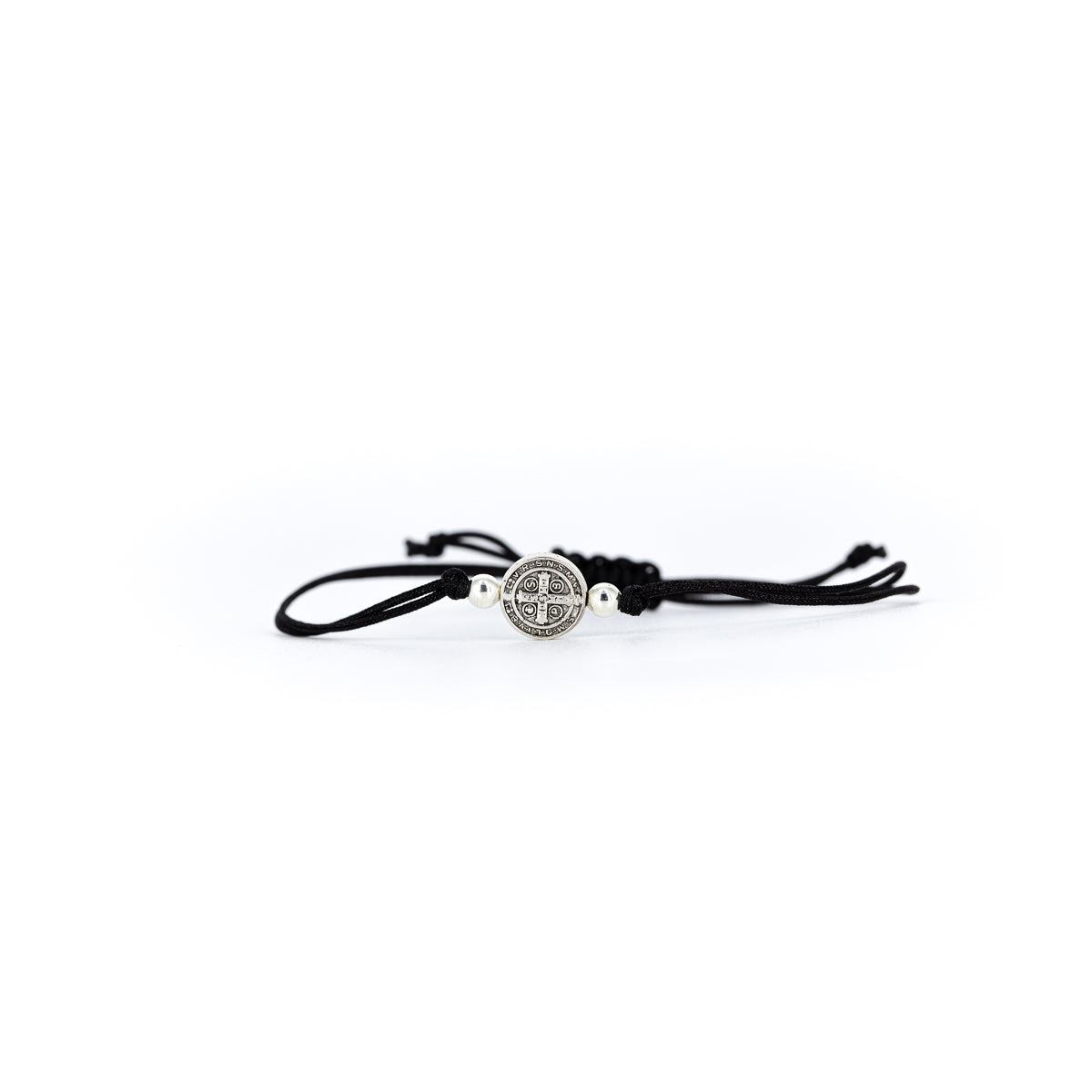 Pulsera San Benito con hilo de colores variados