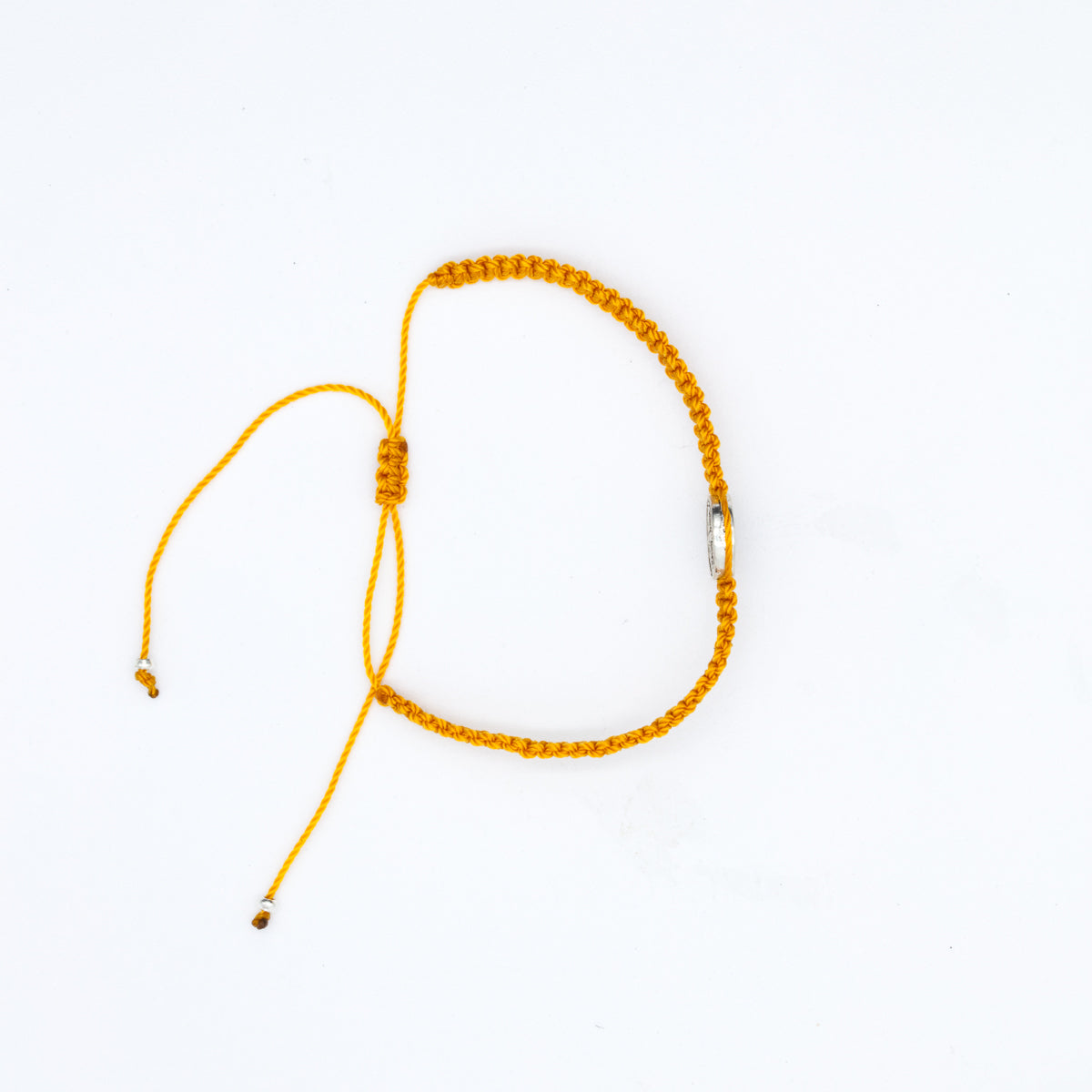 Pulsera macramé modelo Oaxaca San Benito con hilo de colores variados
