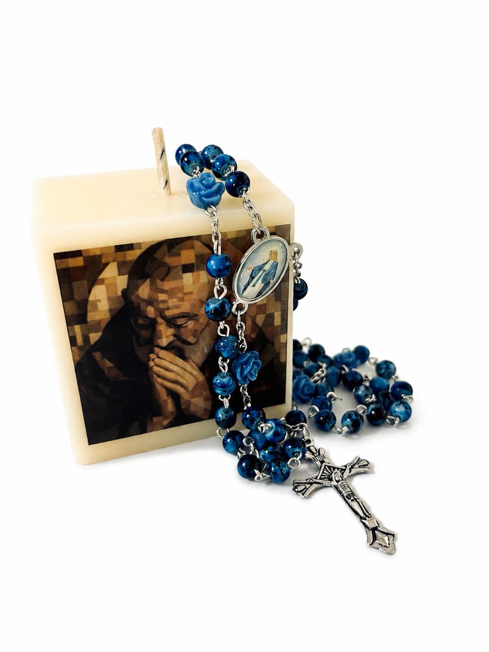 Rosario azul con rosas azules de la Virgen de la Inmaculada Concepcion y Vela de Padre Pio 6x7 cms
