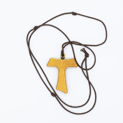 Cruz Tao de madera, con leyenda San Pío