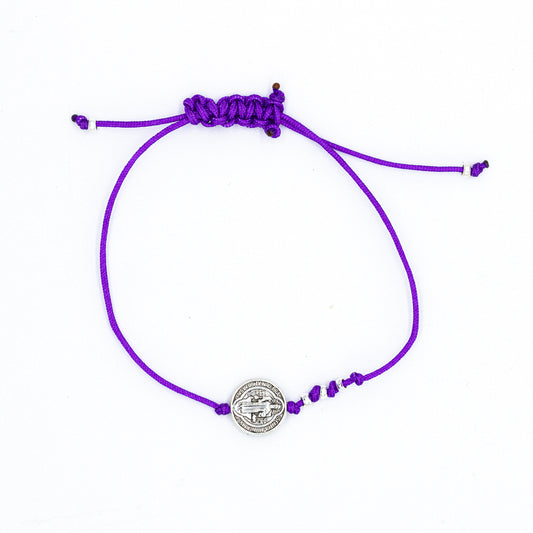 Pulsera San Benito con hilo de colores variados