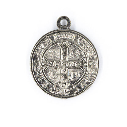 Medalla con imagen de San Benito y cruz de San Benito