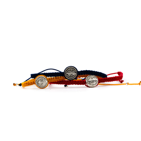 Pulsera macramé modelo Oaxaca San Benito con hilo de colores variados