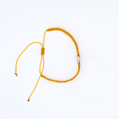 Pulsera macramé modelo Oaxaca San Benito con hilo de colores variados