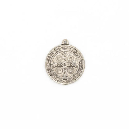 Medalla con imagen de San Benito y cruz de San Benito