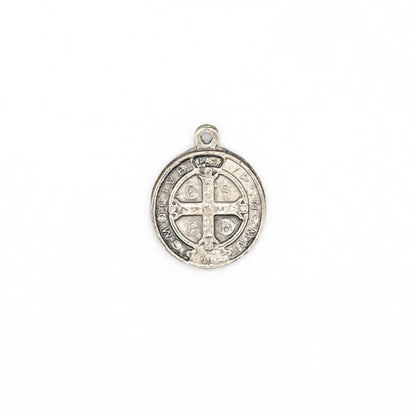 Medalla con imagen de San Benito y cruz de San Benito